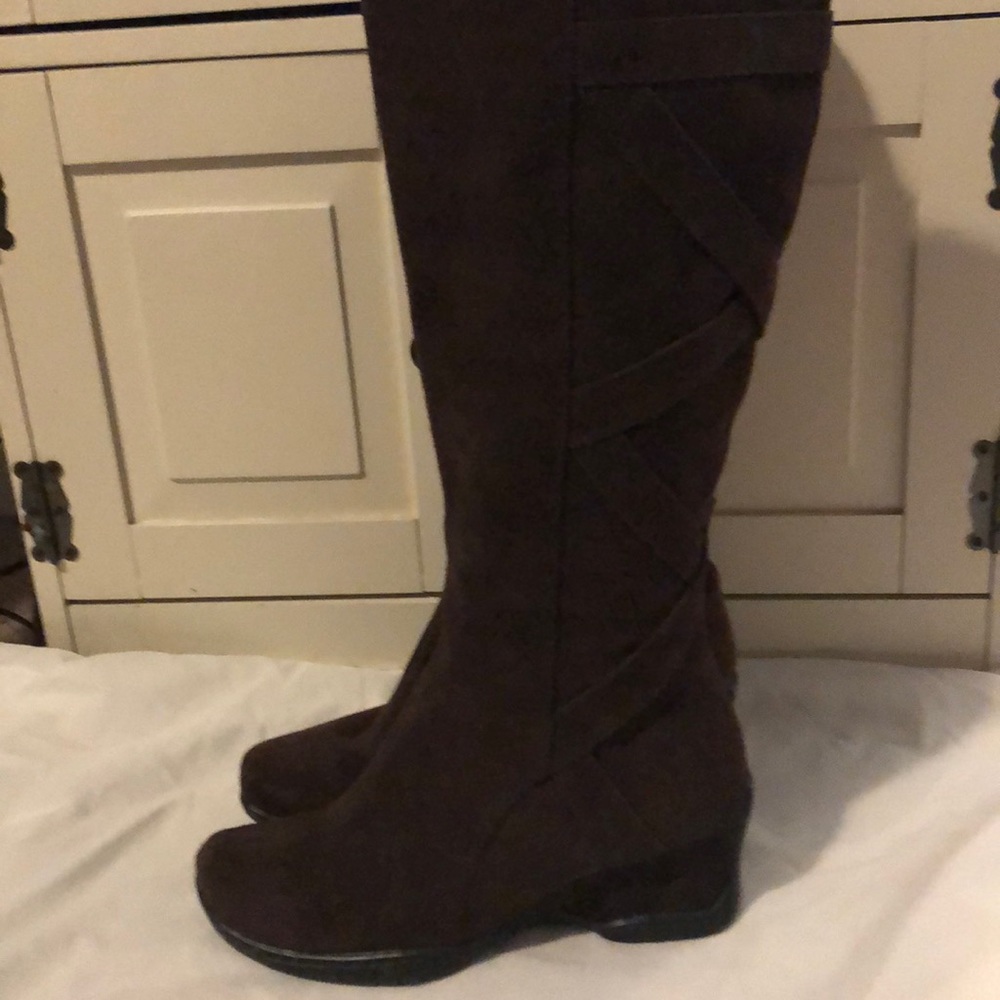Size 7 suede brown tall boots